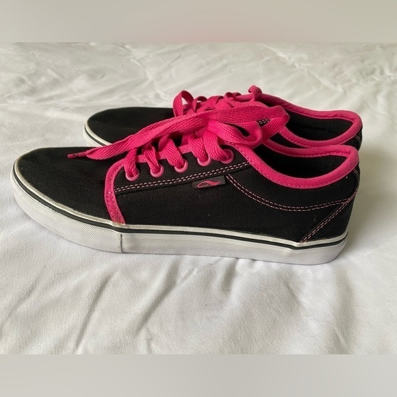 Adio women’s canvas skater tennis shoe Size 8.5 - Picture 1 of 8